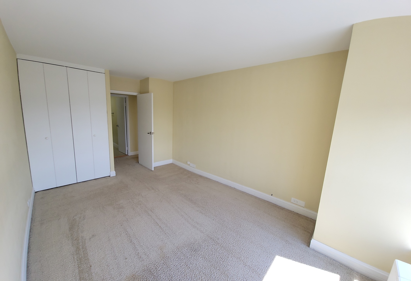 5415 North Sheridan Road, Unit 4414 Chicago, IL 60640 - Photo 11 of 23 a view of an empty room