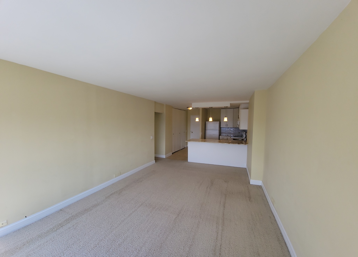 5415 North Sheridan Road, Unit 4414 Chicago, IL 60640 - Photo 8 of 23 a view of an empty room and a kitchen