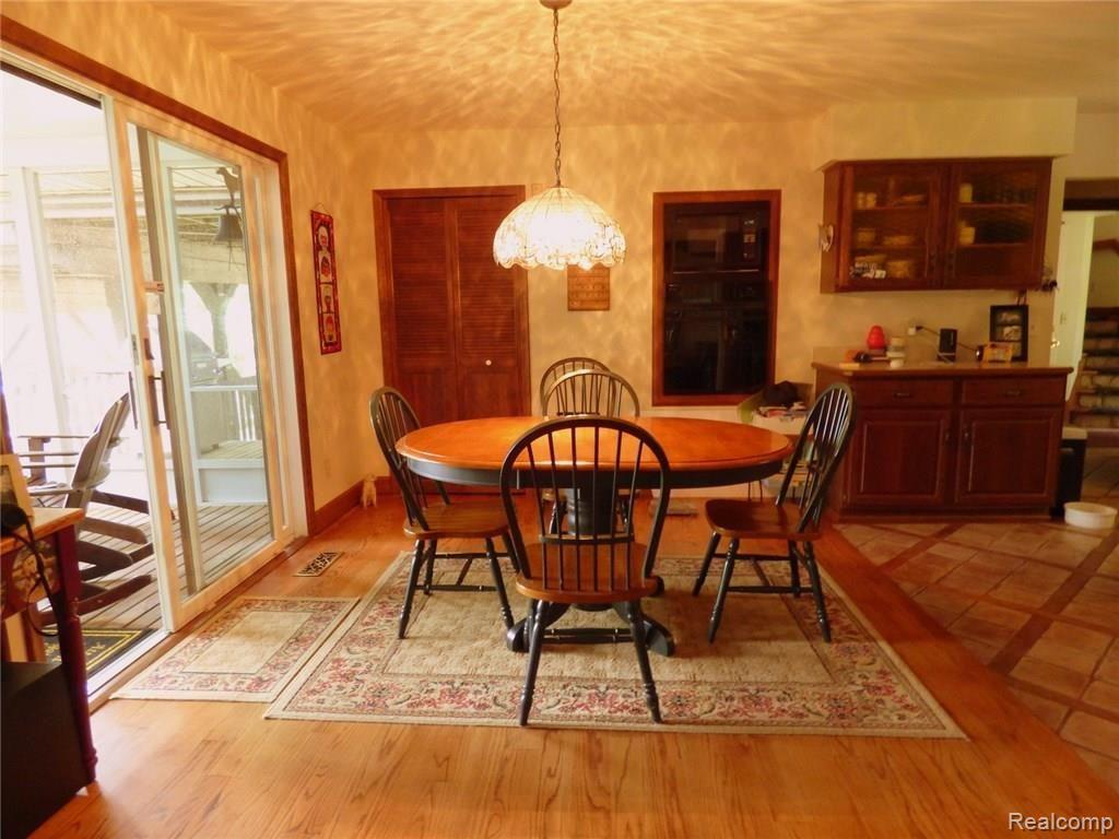 350 Bruin Lake Road Gregory, MI 48137 - Photo 6 of 35 6 EATING NOOK.JPG