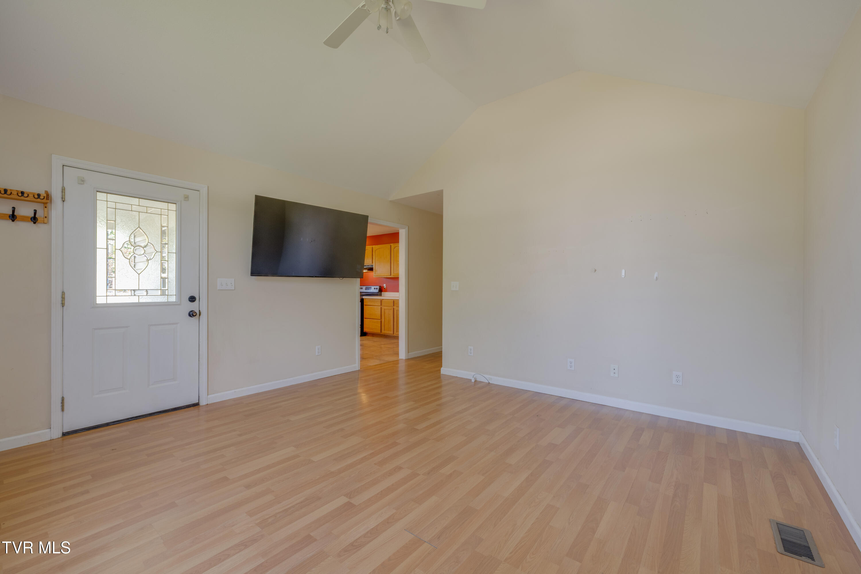 154 Sycamore Street Erwin, TN 37650 - Photo 7 of 38 1000045245