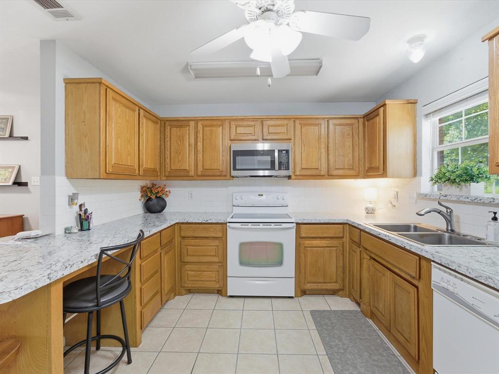 1100 Greg Street Azle, TX 76020 - Photo 17 of 39