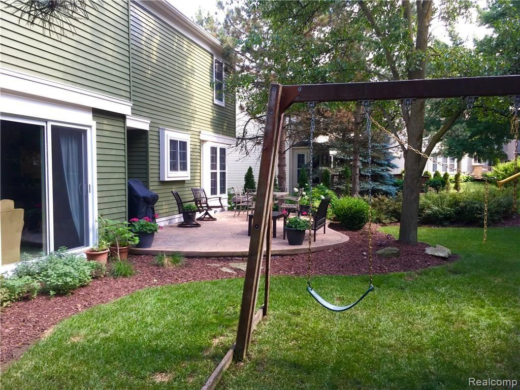 703 Whitney Drive Rochester Hills, MI 48307 - Photo 11 of 46