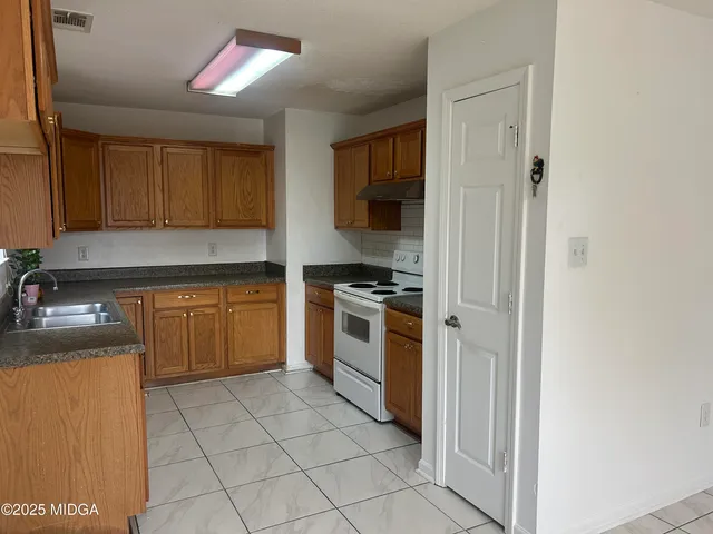 $147,000 | 212 Orchard Way, Warner Robins, GA 31088