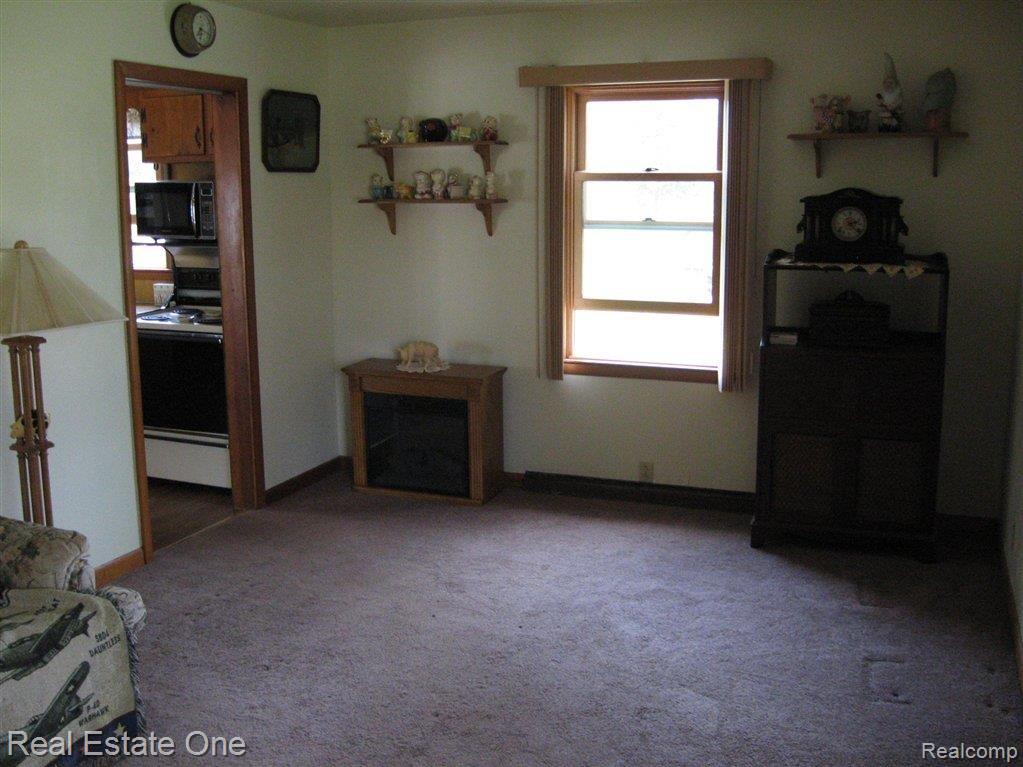 443 Orchard Ridge Road South Lyon, MI 48178 - Photo 7 of 16 livingrm2.jpg