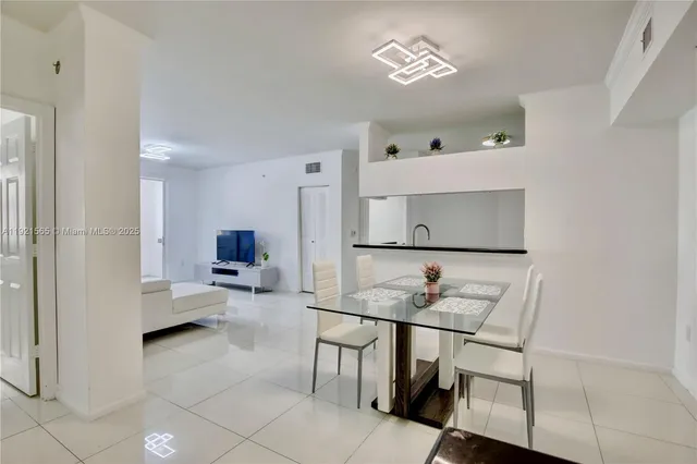 $3,400 | 17100 North Bay Road, Unit 1712, Sunny Isles Beach, FL 33160