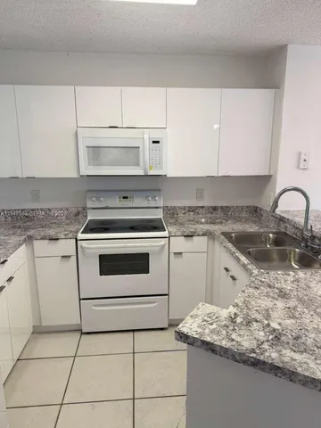 $2,100 | 8710 Sherman Circle North, Unit 304, Miramar, FL 33025
