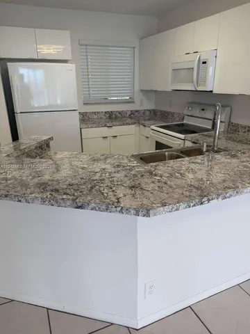 $2,100 | 8710 Sherman Circle North, Unit 304, Miramar, FL 33025