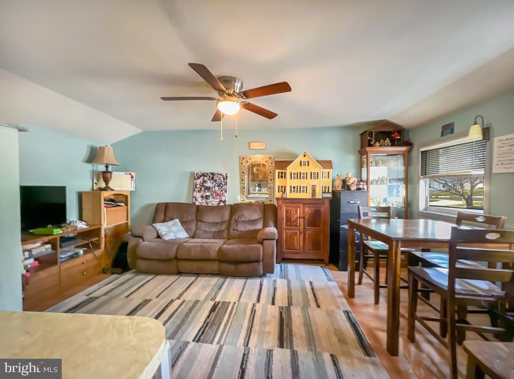 406 Chelsea Road Fairless Hills, PA 19030 - Photo 12 of 28 Gallery Image 12