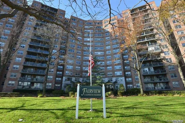 $2,400 | 61-20 Grand Central Parkway | Forest Hills