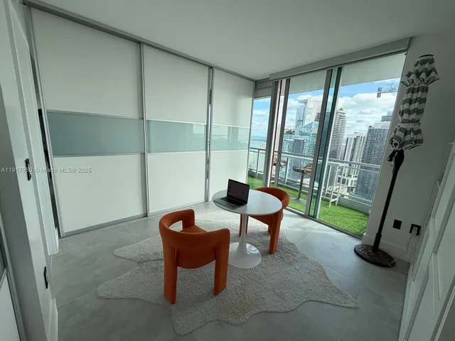 $4,800 | 92 Southwest 3rd Street, Unit 4804, Miami, FL 33130