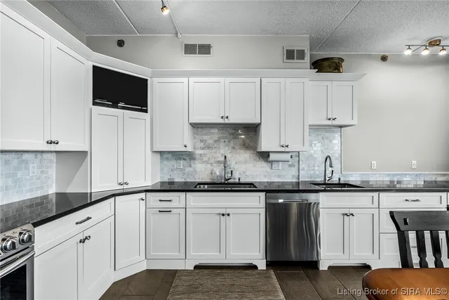 $650,000 | 1 Riverpointe Plaza, Unit 603 #604, Jeffersonville, IN 47130