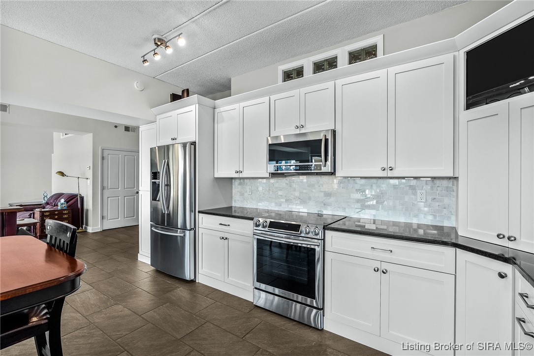 1 Riverpointe Plaza, Unit 603 #604 Jeffersonville, IN 47130 - Photo 13 of 55