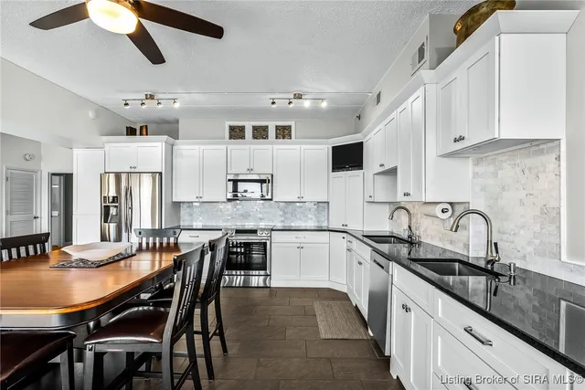 $650,000 | 1 Riverpointe Plaza, Unit 603 #604, Jeffersonville, IN 47130