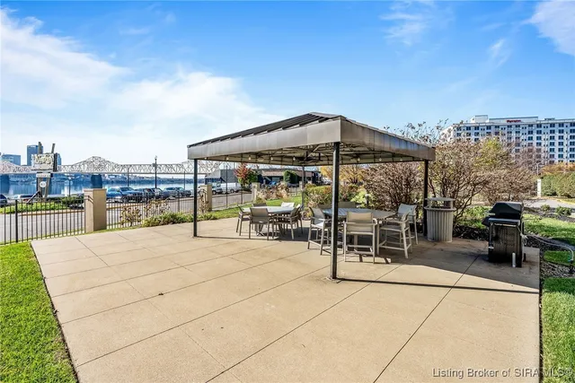 $650,000 | 1 Riverpointe Plaza, Unit 603 #604, Jeffersonville, IN 47130