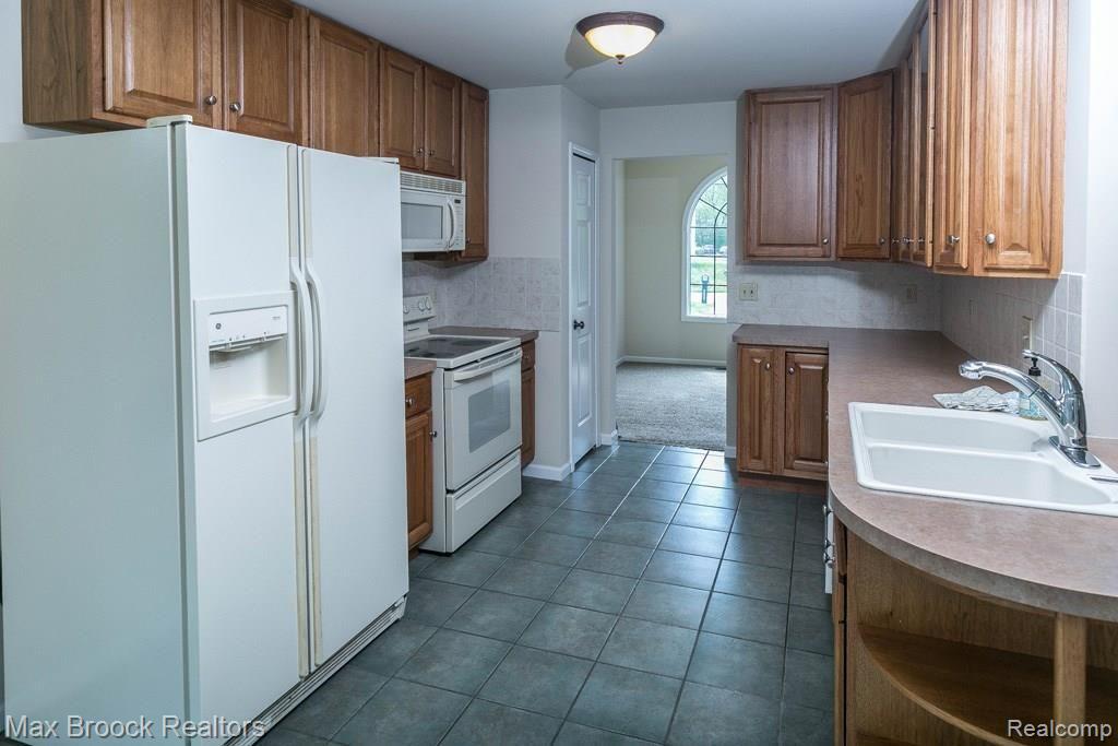 1636 Milverton Road Troy, MI 48083 - Photo 11 of 32 1636MilvertonDr-11.jpg