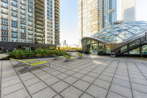 $2,200 | 400 East Randolph Street, Unit 1516, Chicago, IL 60601