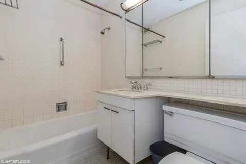 $2,200 | 400 East Randolph Street, Unit 1516, Chicago, IL 60601