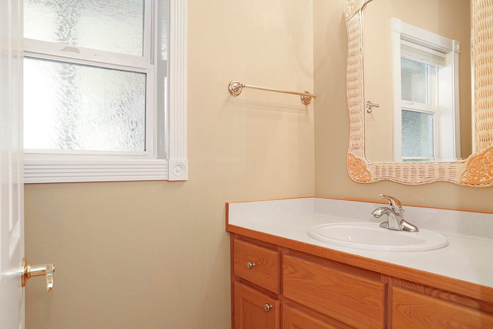 2315 Northeast Scoville Road Grants Pass, OR 97526 - Photo 28 of 53 2nd Bathroom Downstairs
