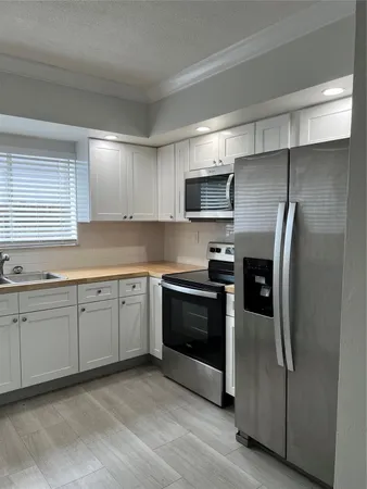 $2,400 | 610 Northeast 29th Drive, Unit 4, Wilton Manors, FL 33334