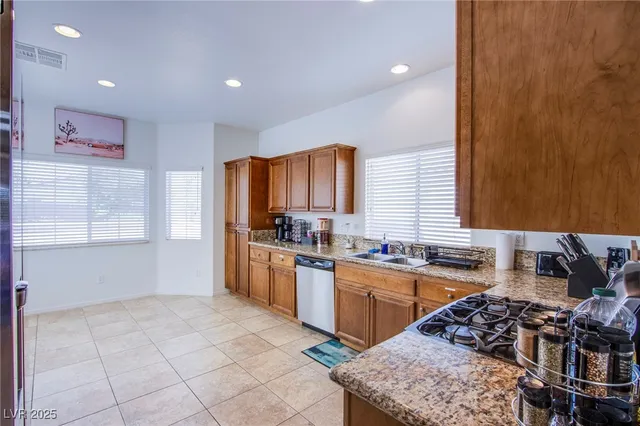 $2,300 | 29 Blue Sunrise Avenue, North Las Vegas, NV 89031