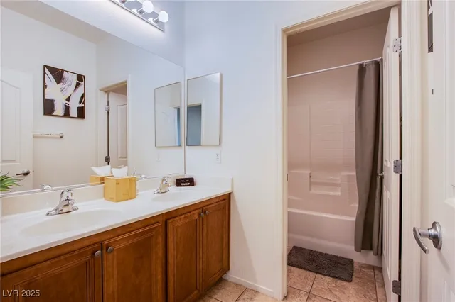 $2,300 | 29 Blue Sunrise Avenue, North Las Vegas, NV 89031