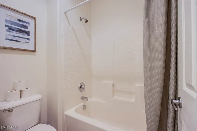 $2,300 | 29 Blue Sunrise Avenue, North Las Vegas, NV 89031