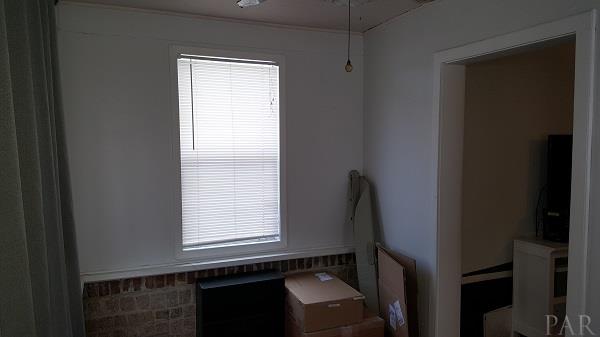 331 Gibbs Road Pensacola, FL 32507 - Photo 4 of 34
