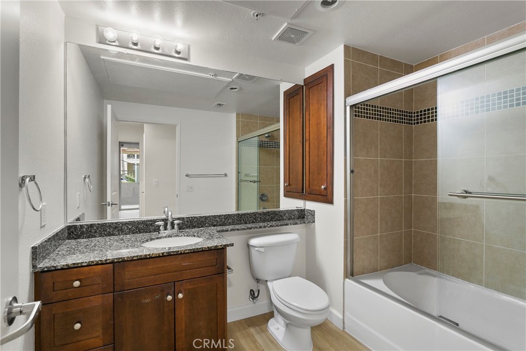 1106 Scholarship Irvine, CA 92612 - Photo 9 of 30 Large Bathroom