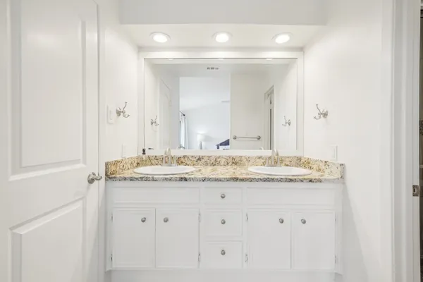 $2,375 | 2201 Lakeway Boulevard, Unit 10, Lakeway, TX 78734