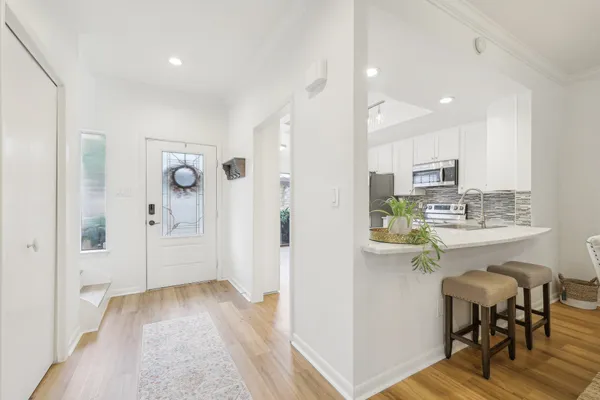 $2,375 | 2201 Lakeway Boulevard, Unit 10, Lakeway, TX 78734