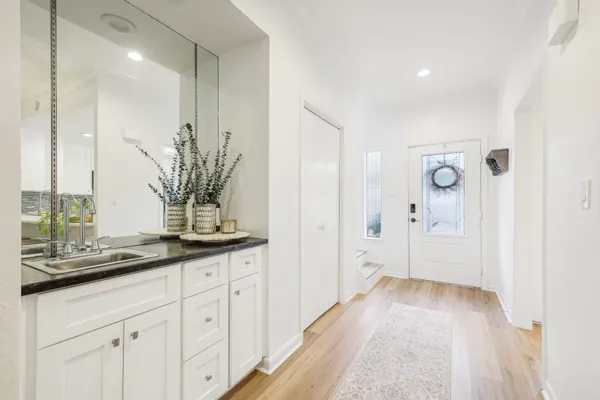 $2,375 | 2201 Lakeway Boulevard, Unit 10, Lakeway, TX 78734