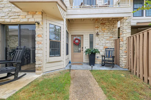 $2,375 | 2201 Lakeway Boulevard, Unit 10, Lakeway, TX 78734
