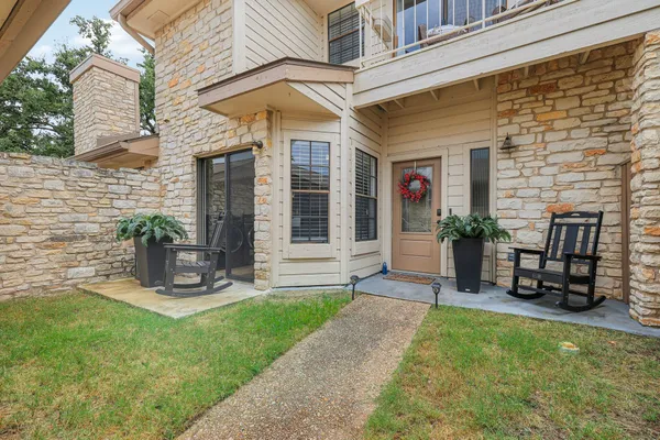 $2,375 | 2201 Lakeway Boulevard, Unit 10, Lakeway, TX 78734