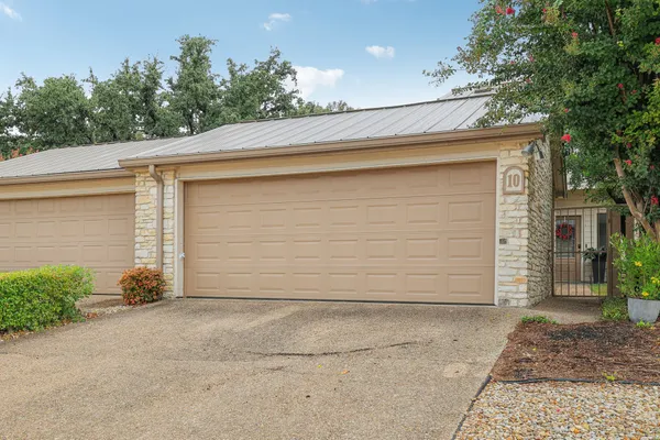 $2,375 | 2201 Lakeway Boulevard, Unit 10, Lakeway, TX 78734