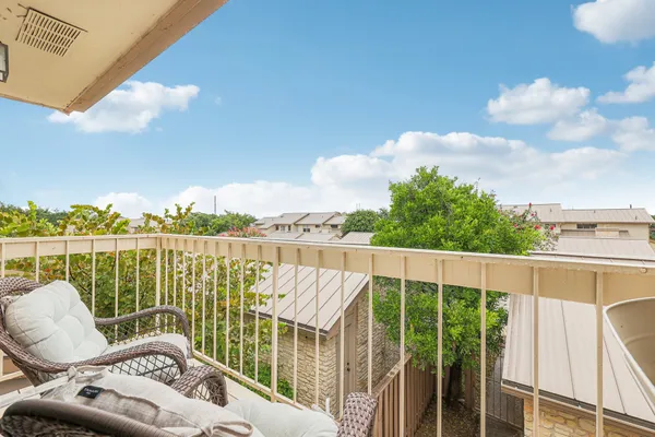 $2,375 | 2201 Lakeway Boulevard, Unit 10, Lakeway, TX 78734