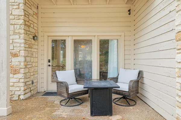 $2,375 | 2201 Lakeway Boulevard, Unit 10, Lakeway, TX 78734