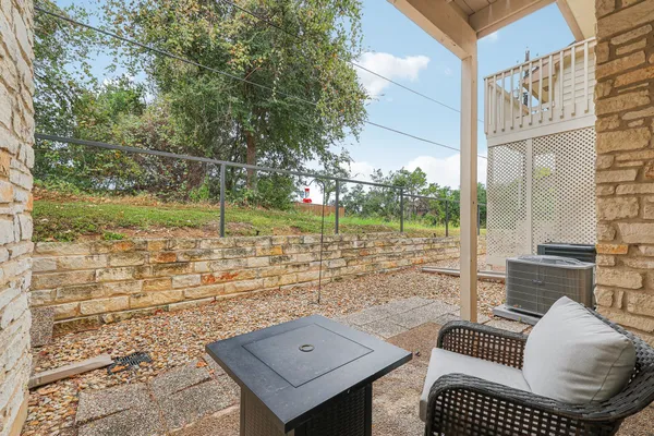 $2,375 | 2201 Lakeway Boulevard, Unit 10, Lakeway, TX 78734