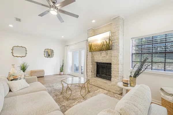 $2,375 | 2201 Lakeway Boulevard, Unit 10, Lakeway, TX 78734