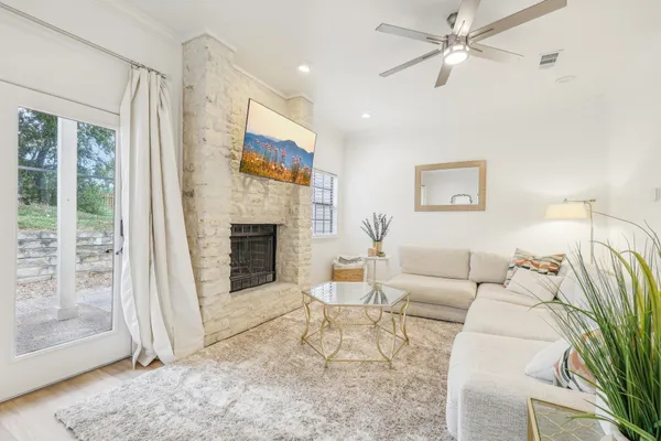 $2,375 | 2201 Lakeway Boulevard, Unit 10, Lakeway, TX 78734