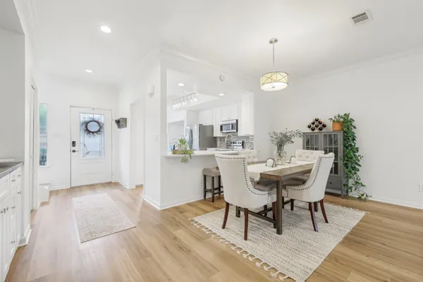 $2,375 | 2201 Lakeway Boulevard, Unit 10, Lakeway, TX 78734