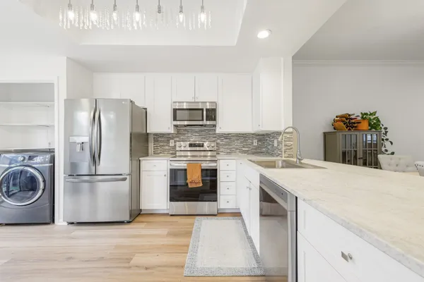 $2,375 | 2201 Lakeway Boulevard, Unit 10, Lakeway, TX 78734