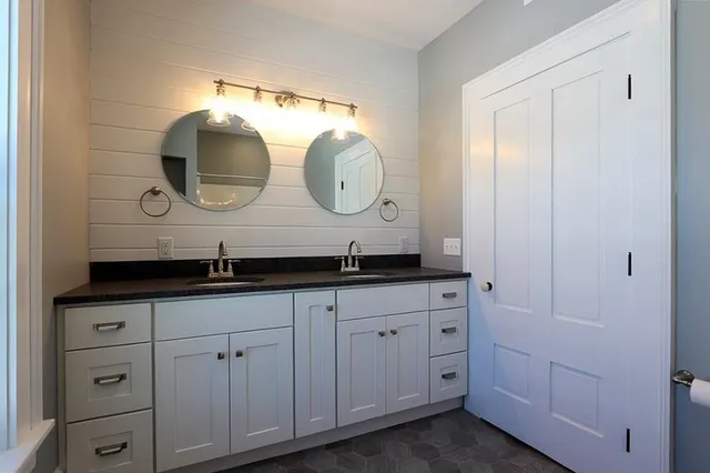 $750,000 | 1394 Main Street, St. Johnsbury, VT 05819