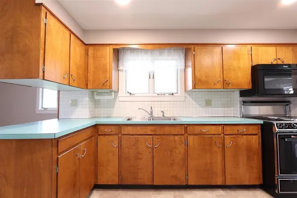 $750,000 | 1394 Main Street, St. Johnsbury, VT 05819