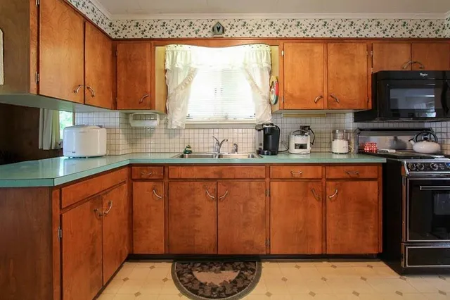 $750,000 | 1394 Main Street, St. Johnsbury, VT 05819