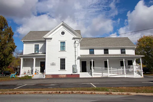 $750,000 | 1394 Main Street, St. Johnsbury, VT 05819