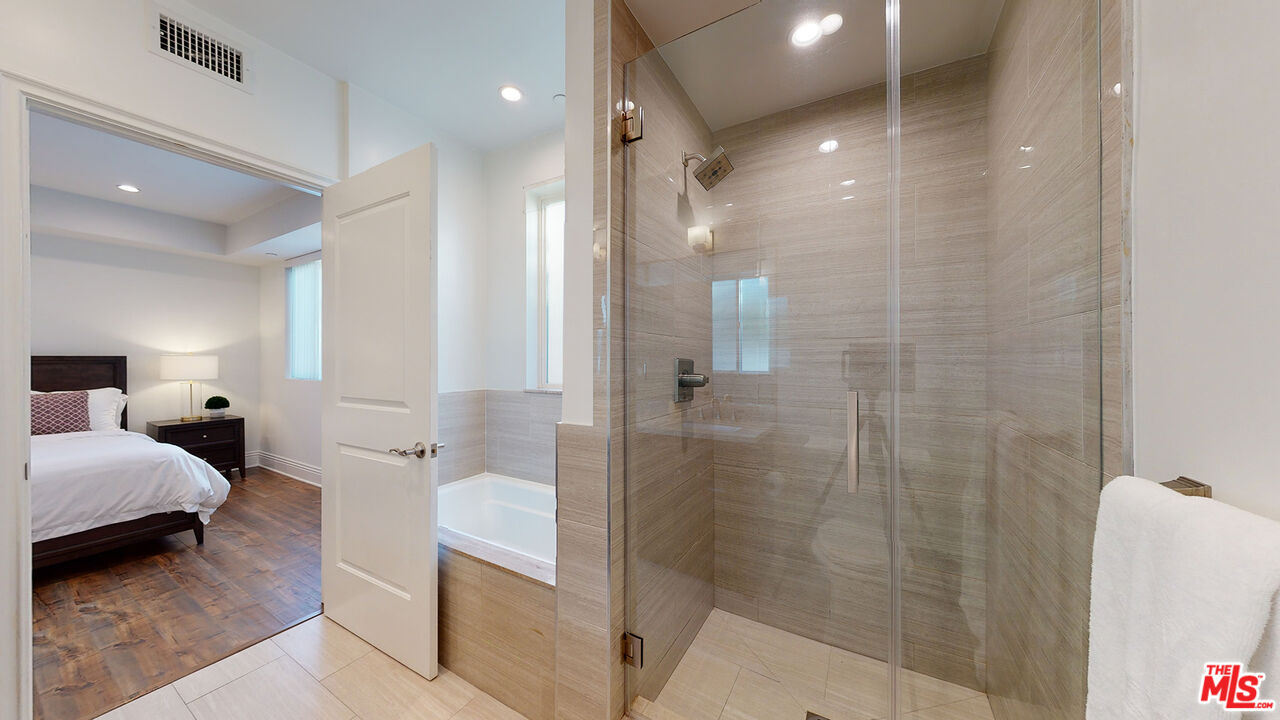 907 South Shenandoah Street, Unit 101 Los Angeles, CA 90035 - Photo 27 of 39 a spacious bathroom with a bathtub shower sink and toilet