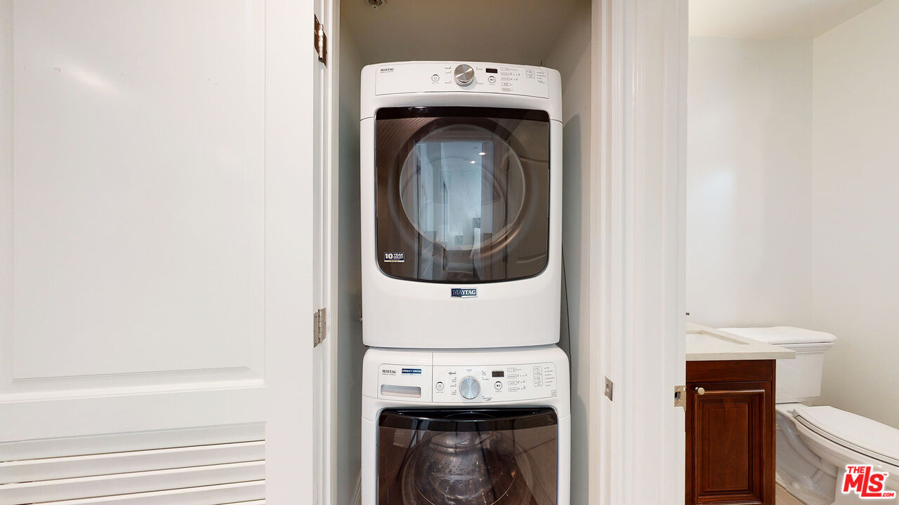 907 South Shenandoah Street, Unit 101 Los Angeles, CA 90035 - Photo 33 of 39 a utility room with dryer and washer