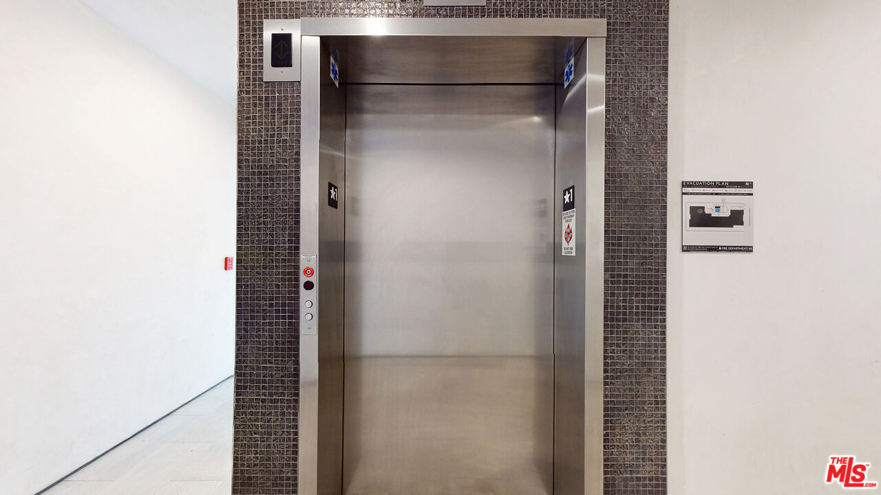 907 South Shenandoah Street, Unit 101 Los Angeles, CA 90035 - Photo 38 of 39 a close view of closet