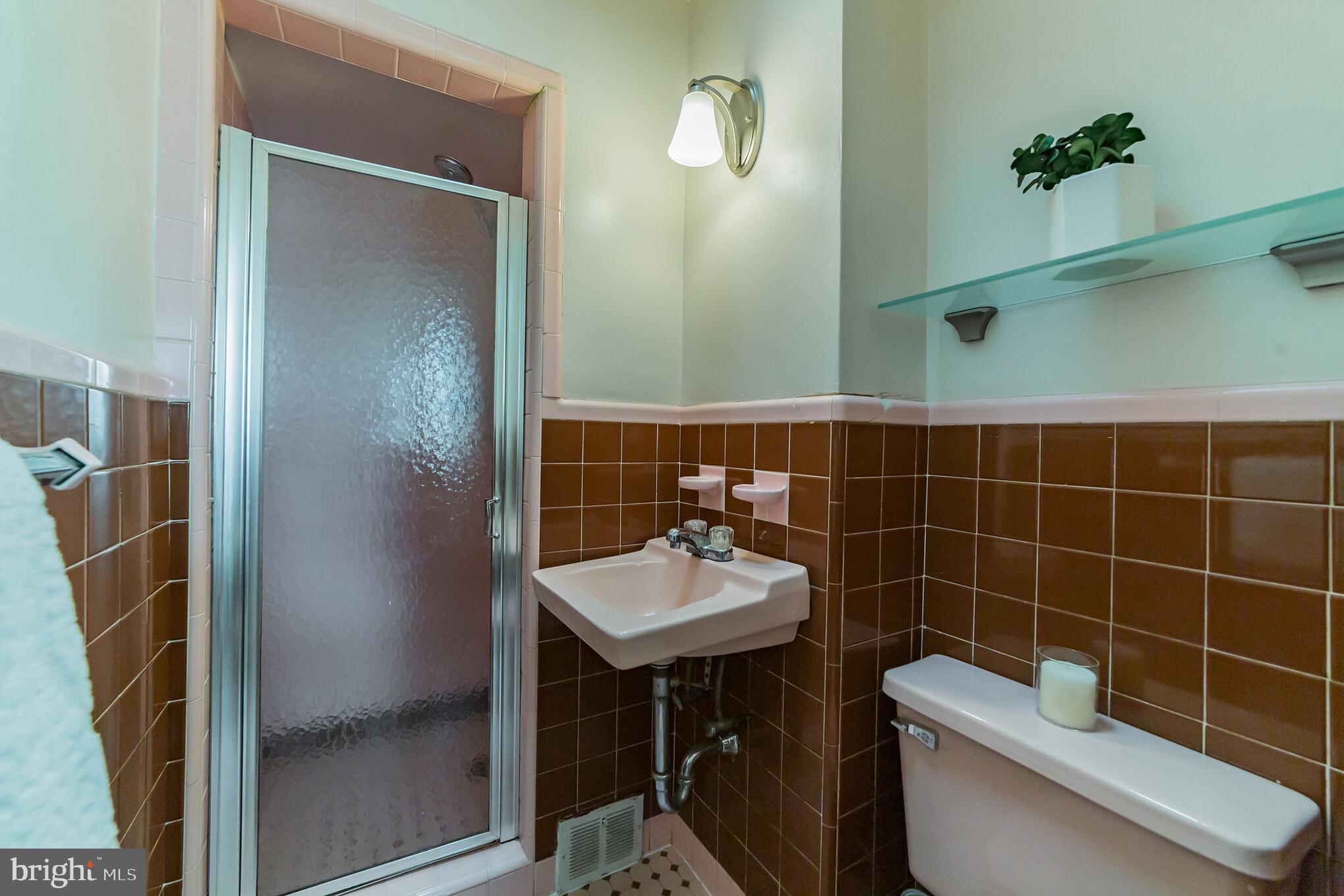 8021 Temple Road Philadelphia, PA 19150 - Photo 17 of 28 Gallery Image 17