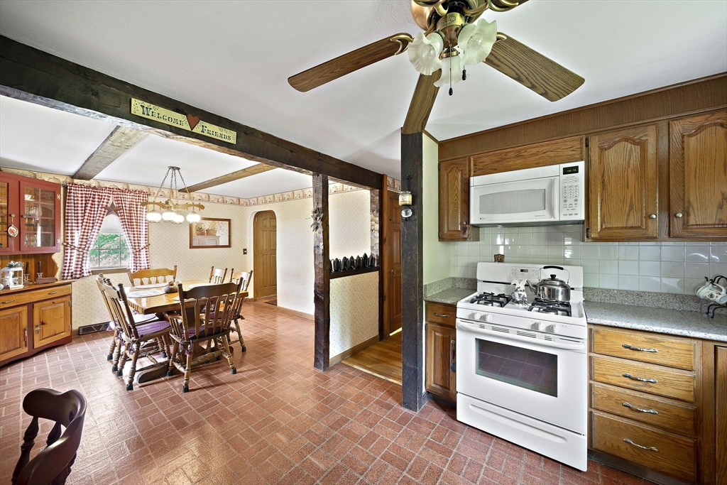 24 Spallus Road Stoughton, MA 02072 - Photo 7 of 29